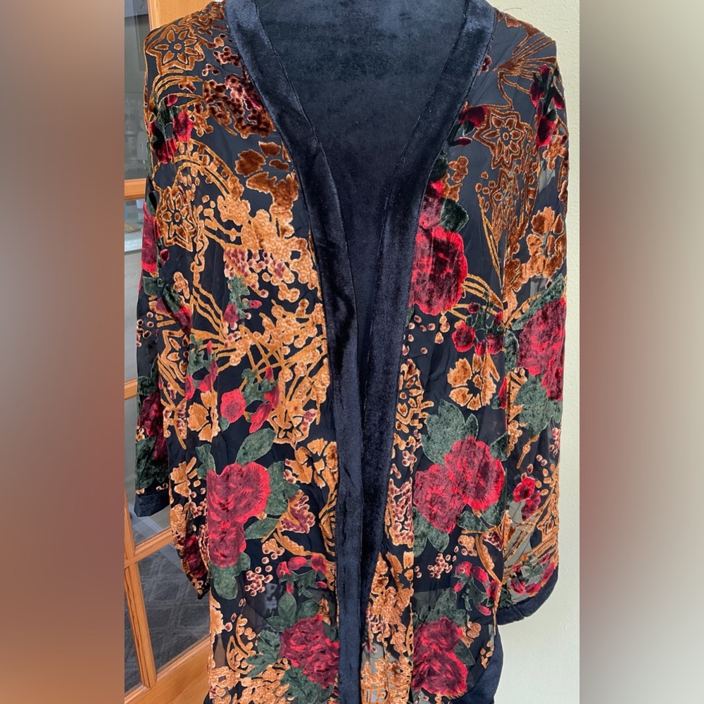 NWT Floral Lightweight Kimono